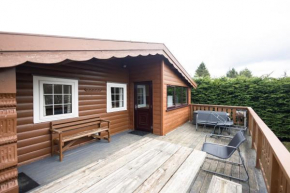Luxury Log Cabin Getaway in Rural Snowdonia with Parking oustide by Seren Short Stays